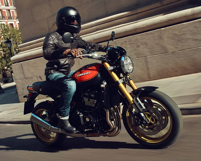 【第6位】カワサキ Z900RS　漢カワサキの伝説モデル「Z1」のDNAを受け継ぐのがZ900RS。最新型の価格は152万9000～183万7000円