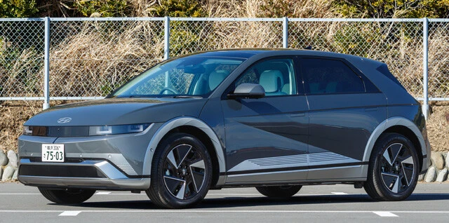 ヒョンデ アイオニック5 価格:523万6000~613万8000円 ヘッドライトの形状は独特。SFのアニメから飛び出したような外観。公道を走っていると、けっこう注目を浴びた