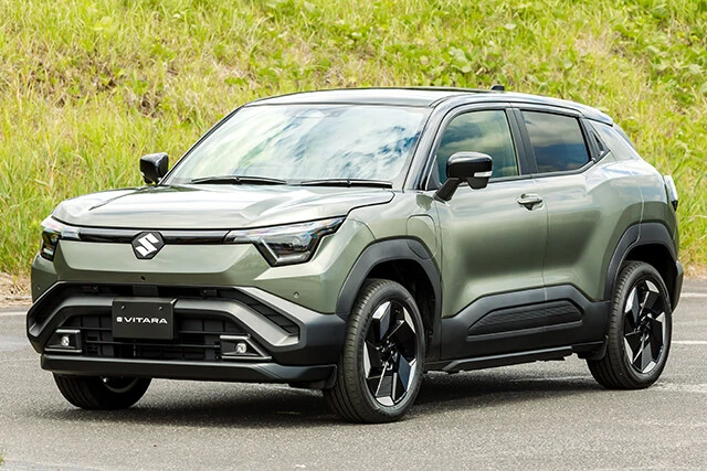 スズキは、2026年1月16日に世界戦略EV第1弾となるeビターラを日本発売予定。価格は399万3000～492万8000円