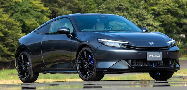 抑揚のある滑らかなボディラインが実に美しい。ボディサイズは全長4520mm×全幅1880mm×全高1355mm