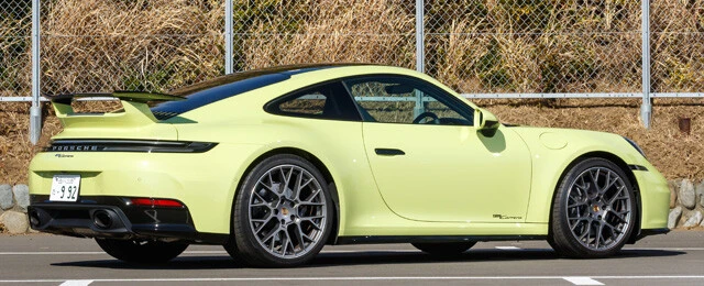 ボディサイズは全長4542㎜×全幅1852㎜×全高1302㎜。新型だが誰が見てもポルシェ911