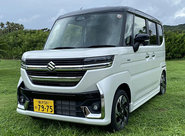 「スズキ スペーシア」カスタムホンダN-BOXと並ぶ軽スーパーハイトワゴンの代表格が、スズキのスペーシア。写真は人気を牽引するカスタム