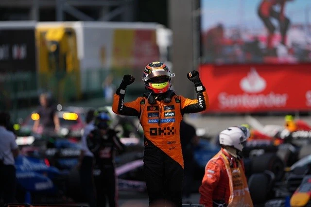 第9戦のスペインGPをポール・トゥ・ウインで制し、5勝目を挙げたピアストリ選手。速さもさることながら、デビュー3年目の24歳とは思えない冷静沈着なドライビングが強みだ