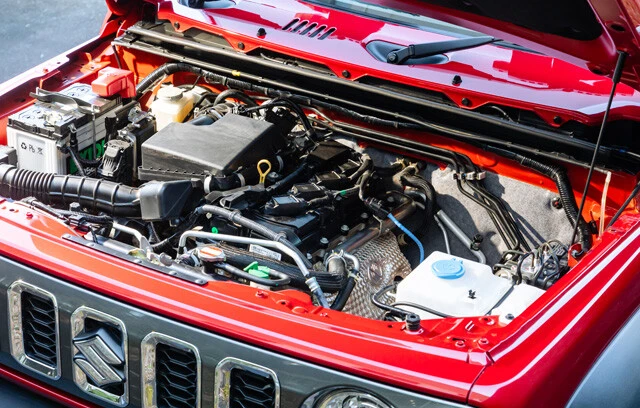 エンジンは1.5リットル。4速のオートマと5速のマニュアルトランスミッションを用意する