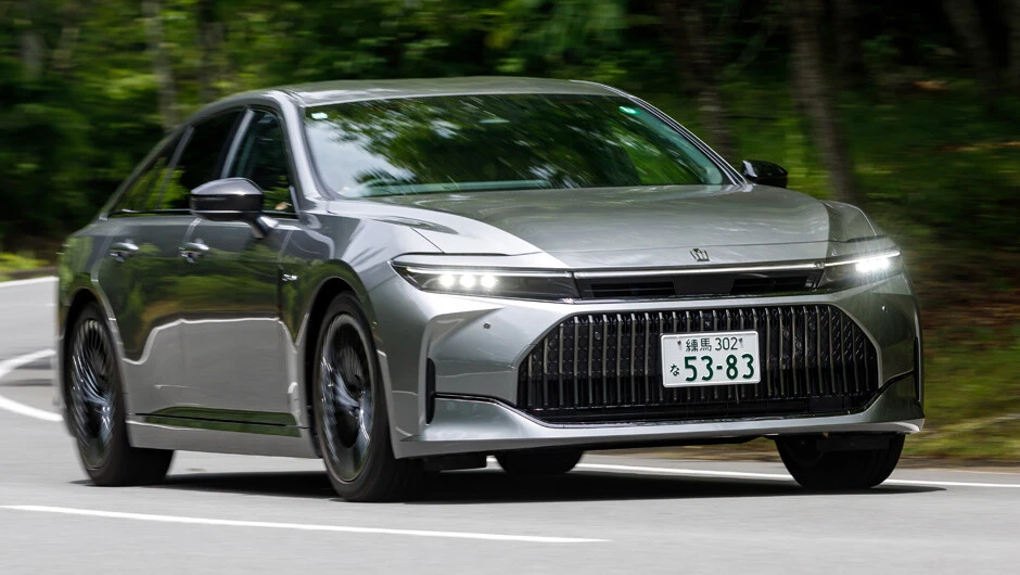 水素で走るってどんな感じ? 未来の技術を積んだクラウンに、公道で乗ってみた! 果たしてその走りの実力とは!?