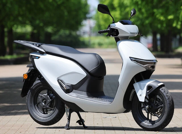 ホンダ CUV e: 価格:52万8000円 灯火類はフルLED。さらにホンダ車としては初めて、メーカーのロゴが発光式となる