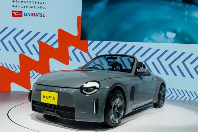 ダイハツ K－OPEN　ジャパンモビリティショー2025で話題沸騰！ ダイハツ「K-OPEN」、この完成度は……次期コペン確定か!?