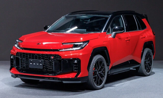 6代目RAV4のPHEVにのみGRスポーツが用意された。このトヨタの戦略の背景にはどんな意図が!?