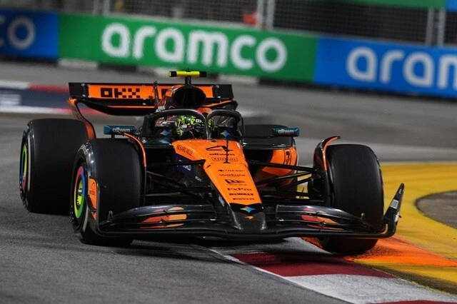 シンガポールGPの結果で、ノリス（写真）とポイント1位のピアストリの差は3ポイント縮まり22ポイントになった。今シーズンは6戦残っているが、マクラーレンの獲得ポイントは650。ランキング2位のメルセデスには325ポイントもの大差をつけ、マクラーレンはシーズンを2年連続でコンストラクターズ・タイトルを手にした