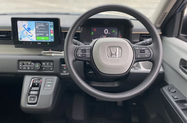 EV化による静粛性が、会話や音楽をより豊かに響かせる。視認性も高い