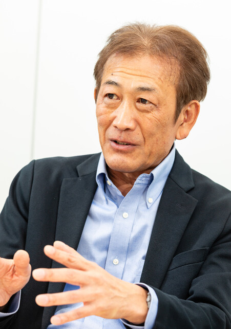 「軽自動車には興味がなかった」と笑う永井 暁氏。日産のスポーツカー開発の第一線で活躍。近年は軽EVサクラの開発にも携わった