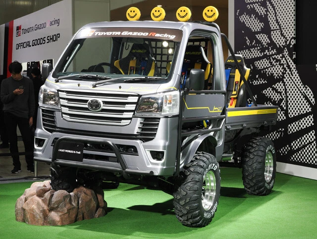 【欠点】トヨタ　GRハイゼット・モリゾウ・Kトレイル　トヨタとダイハツの親子げんかと題した軽トラ対決が会場で大ウケ。「どっちも欲しい」という声が多数上がっていた