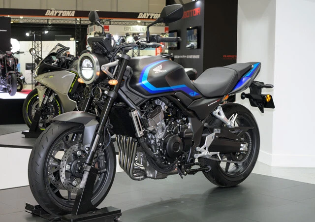 【次点】ホンダ CB400スーパーフォアEクラッチコンセプト　王道の直列4気筒に新機構を搭載。扱いやすさの限界を押し広げる次世代モデル。価格は未発表