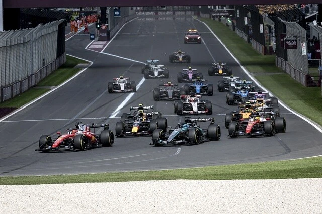 今シーズンの大きな見どころになっているのがスタート。フェラーリが毎戦、圧倒的な強さを発揮しているが、ミスをすると最後尾まで順位を大きく下げるというケースも見られる