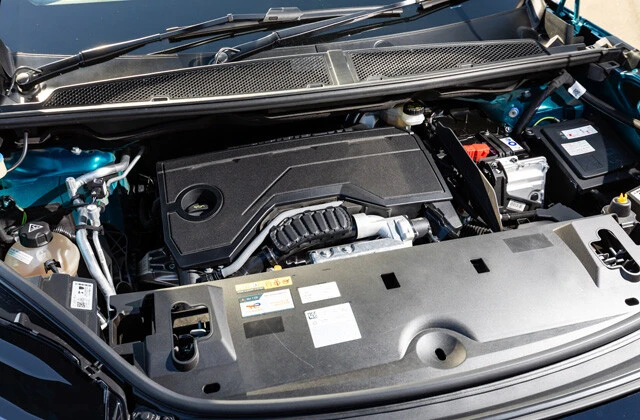日常域で力強く、しかも静か。マイルドハイブリッドが走りに余裕をもたらす