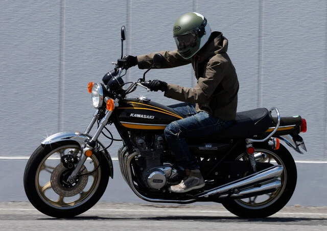 カワサキ　900Super Four（通称Z1）　プレミアムレンタル車はZ1A型と呼ばれる1974年モデル。丁寧な整備によって、Z1本来のスタイルと走りをしっかり味わえた