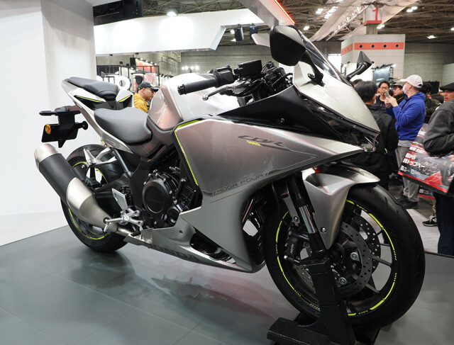 【第2位】ホンダ　CBR400Rフォア Eクラッチコンセプト　見た目はギンギンのフルカウルマシン。しかし実際にまたがると前傾はきつすぎず、気負わず楽しめる仕上がりに!!