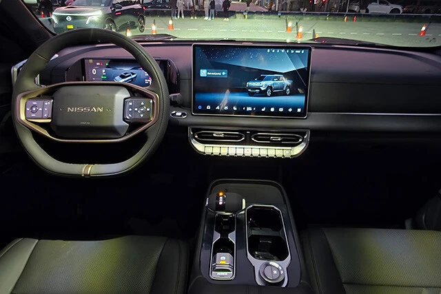 室内はデジタル化を前面に押し出した、高級感の漂う近未来空間に仕上がっている