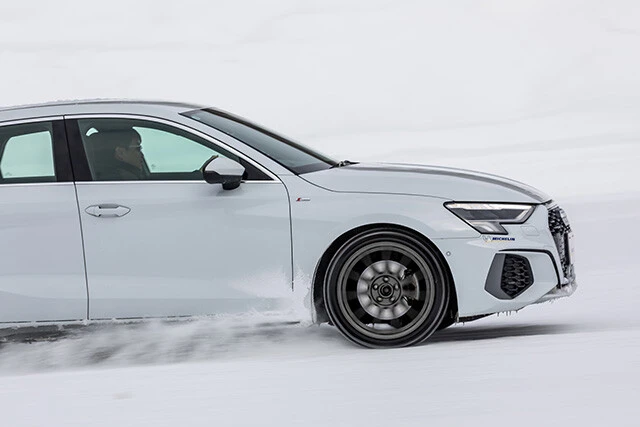 オールシーズンながら、スポーツタイヤ級の性能を誇ると噂のクロスクライメート3スポーツ。その実力は果たして!?