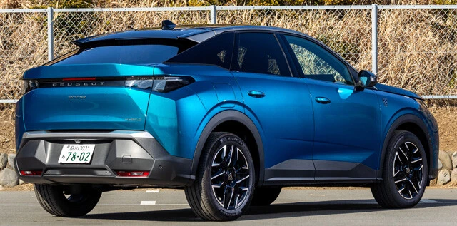 ボディサイズは全長4565mm×全幅1895mm×全高1665mm。車重は1620kgとヘビー級