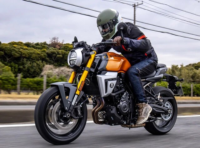【第2位】スズキ GSX-8T　クラシカルな見た目だが、問答無用の実力派。力強いトルクと現代性能がキラリと光る。価格129万8000円