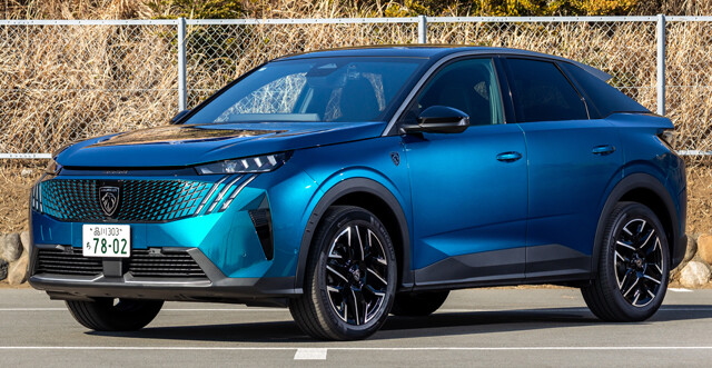 プジョー3008 GTハイブリッドアルカンターラパッケージ　価格：573万円～　ヘッドライトから下へ走る3本のLEDは、ライオンの爪痕を表現しているのだという