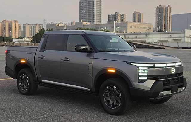 男心を刺激しまくるピックアップトラック「日産 フロンティアPro」。日産の象徴であるVモーションフロントとレーザー刻印ロゴとが男心を刺激