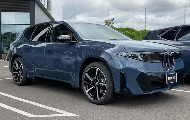 第6位「BMW iX3」航続距離805㎞を実現し、長距離移動の弱点を完全克服。BMWがEVの基準そのものを引き上げた