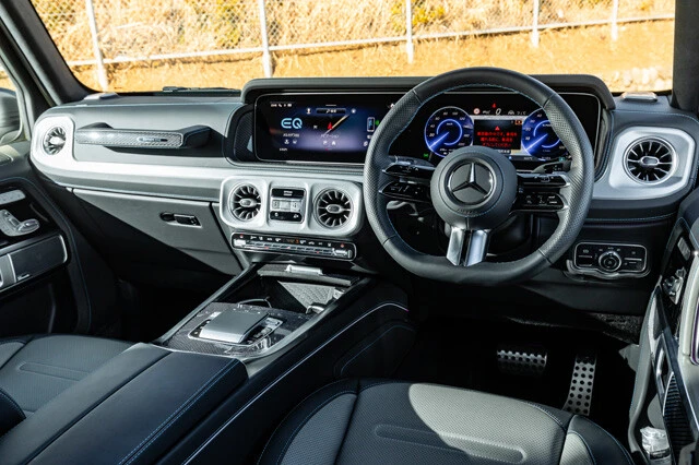 インパネもガソリン車と大きな違いはない。ダッシュボード中央にGターン用のスイッチ