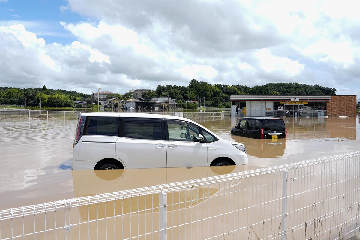 豪雨後に出回る激安"水没中古車"に注意せよ!!