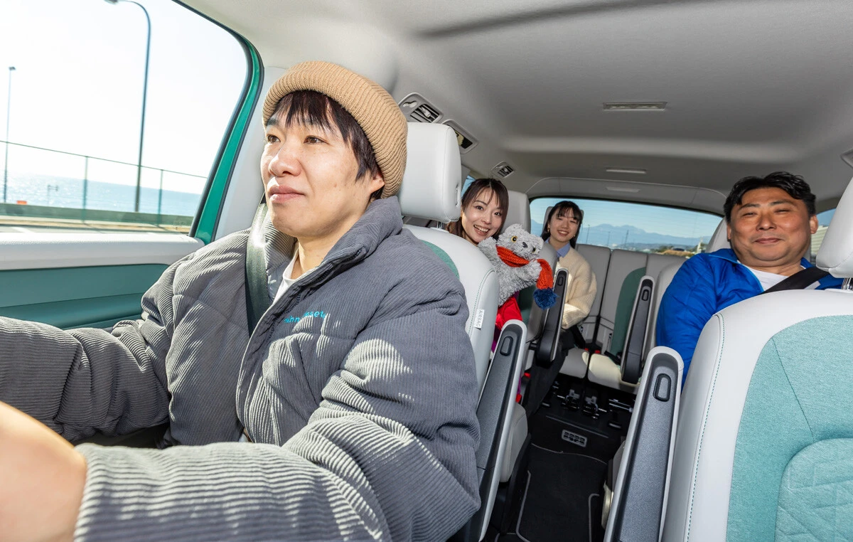 単独運転時とスタッフ全員乗車時での挙動の差を確かめるため、小田原先生は公道で試乗を実施。気になる評価は!?