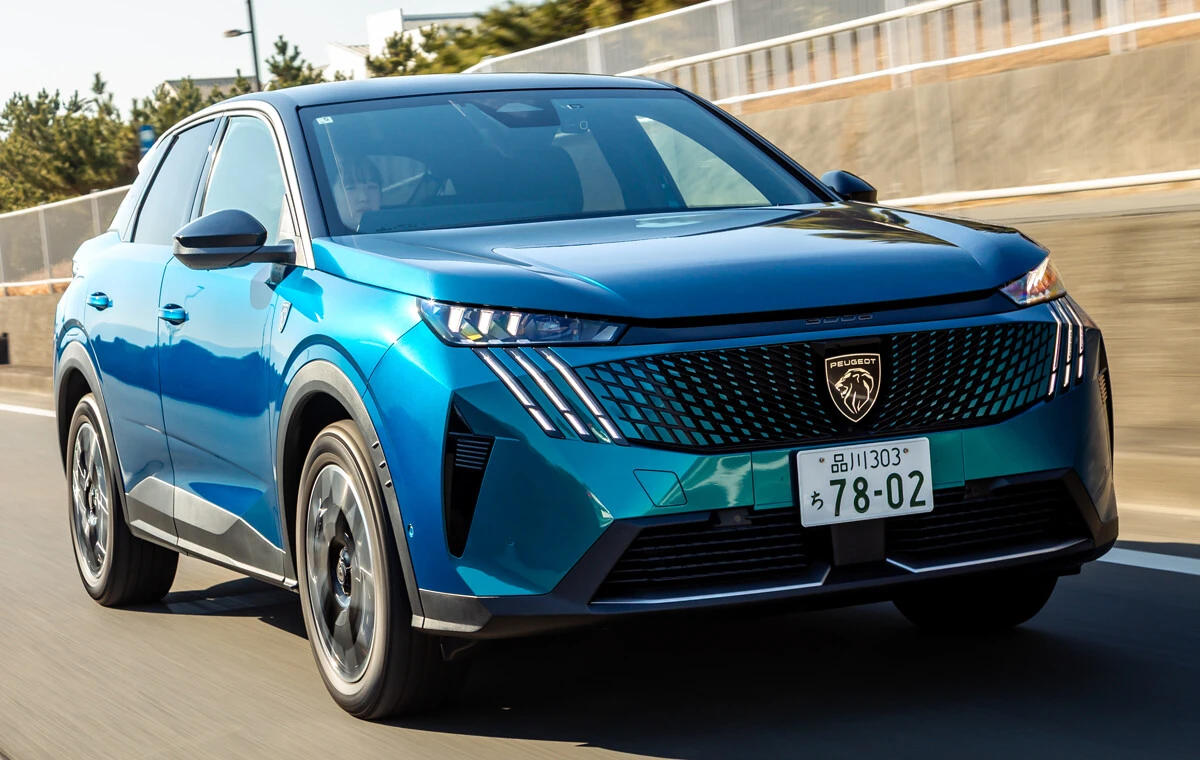 フルモデルチェンジでどこが進化!?　公道でガチ検証！　3代目・プジョー3008ハイブリッド、座るだけでテンション爆上がり!!