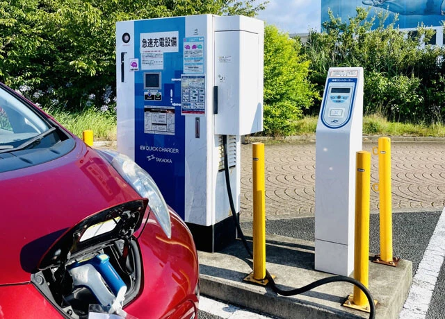 公共充電設備の拡充の遅れも、日本のEV普及の足かせの一つと言われている