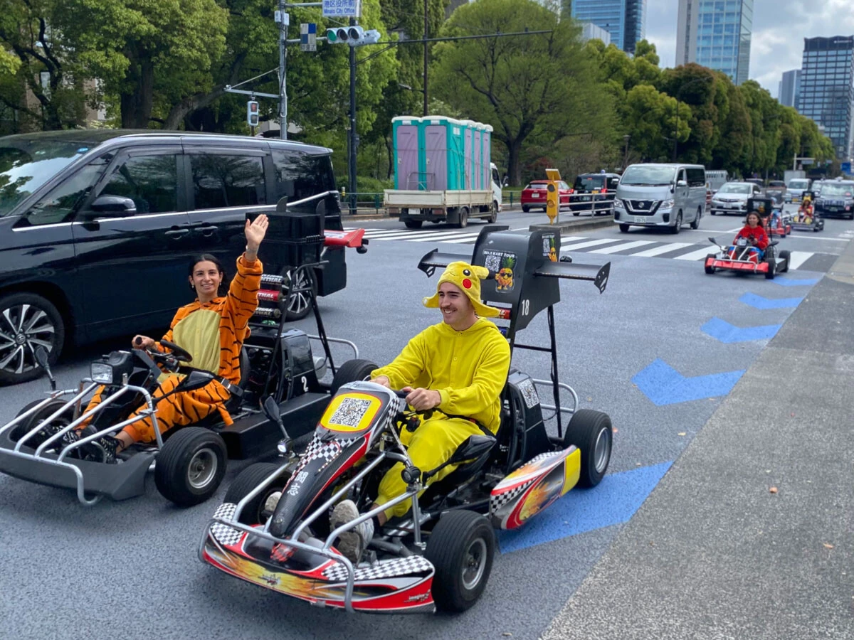 近年、着ぐるみ姿の訪日外国人観光客が公道カートで都内を疾走する光景は、「東京名物」のひとつとなっている