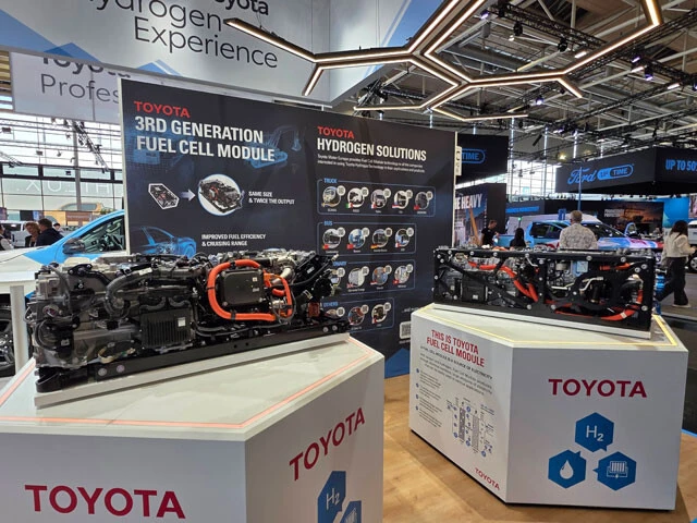 トヨタが商用車向けに開発した第3世代燃料電池（FC）システム。水素トラック普及の切り札となる次世代ユニット