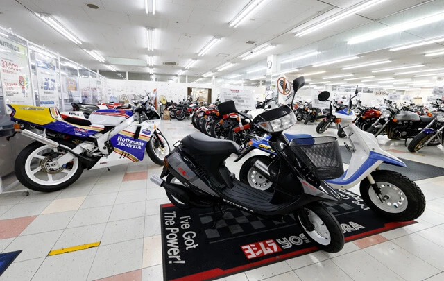 店内には常時200台以上のお宝マシンが密集。ファン垂涎のラインナップが男心をガツンと刺激する