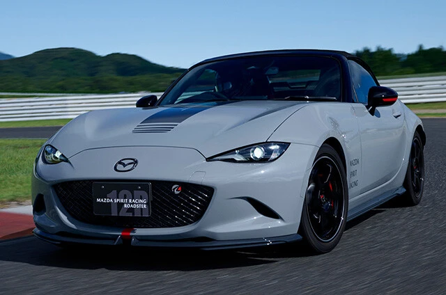 【スポーツカー部門】幻のギンギンカー　マツダ「スピリットレーシングロードスター12R」価格 761万2000円　200台限定で用意された＂究極のロードスター＂。昨年10月の抽選予約では応募が殺到し、即完売となったウルトラお宝カー