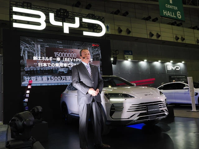 今年1月の東京オートサロンで、世界EV販売首位を誇示し、日本向け軽EV「ラッコ」を披露したBYDオートジャパンの東福寺厚樹社長だったが……