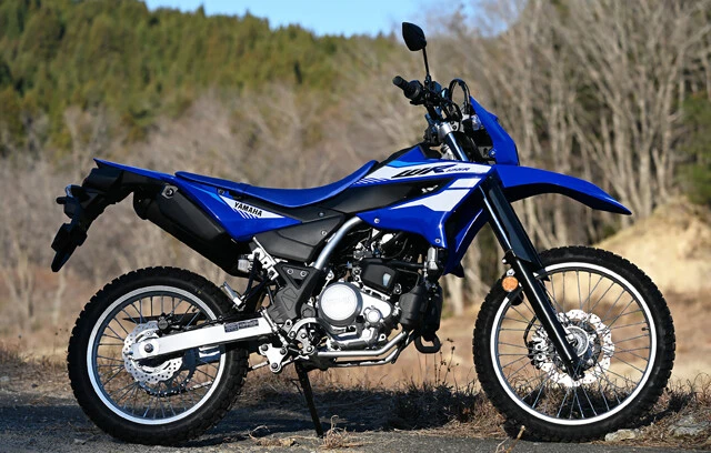 水冷SOHC4バルブ単気筒エンジンは、高回転までよどみなく回り、低中速でも駆動力が落ち込まない