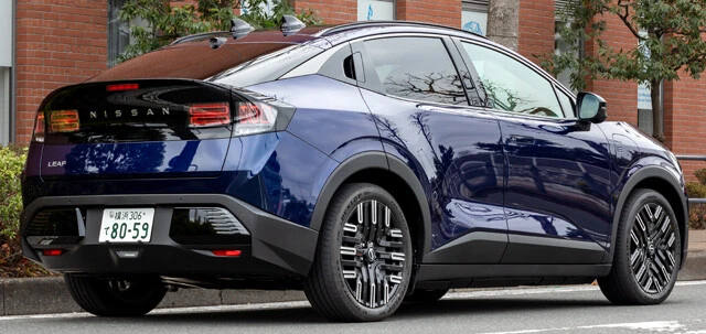 新型リーフのボディサイズは全長4360mm×全幅1810mm×全高1550mm。従来型より全長を120mm短縮した