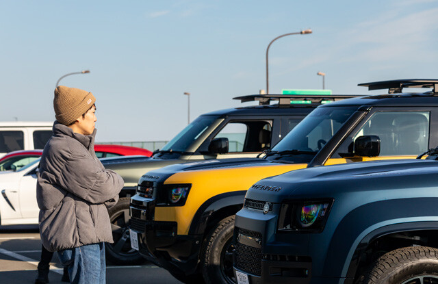 小田原先生は、休憩時間も会場を歩き回り、試乗できなかったクルマを徹底チェック
