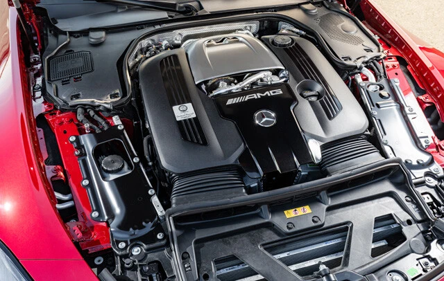 4.0リットル V8ツインターボ＋モーターで、816馬力・1420Nmという、もはや市販車の一線を越えた出力を生むシステム
