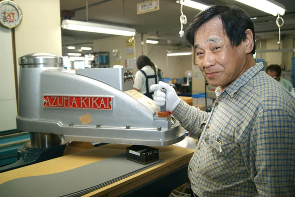 ６７歳で正社員雇用された聾唖者の西山國夫さん