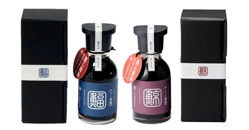 ふく魚醤(左)、くじら醤油(右)