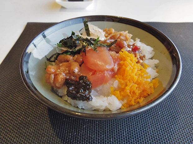 立川グランドホテル 週プレイチオシの一品「からすみ&鮭ルイベ丼」