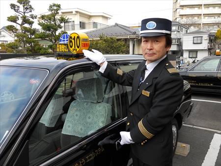 エコシステムの中村秀樹社長。値下げ前に撮影を行なったため『610円』となっているが、現在の初乗り運賃は300円だ