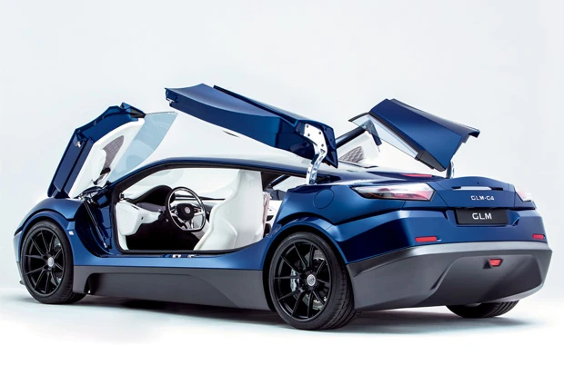 「路上を走るヨット」がコンセプトのＧ４。背の低い伸びやかなボディに４座シート。前後のドアがはね上がる