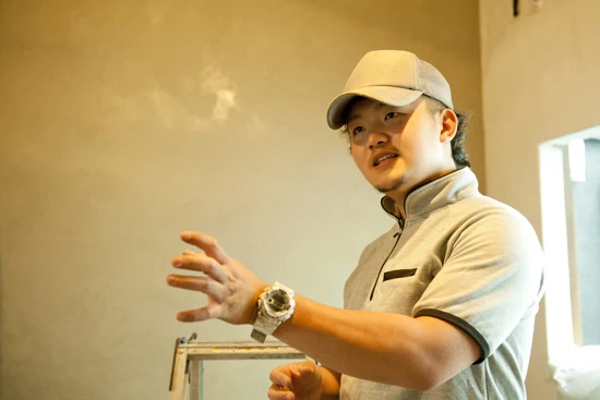 原田左官で働く熊崎さん