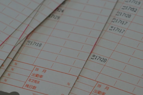 協和・千葉工場のタイムカード。誰もが定時(17時15分)の数分後には退社する