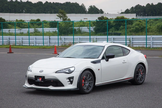 86をベースに前後スポイラーからアルミを変え、ローダウンサス、ブレイスバー、LSDでがっつり強化。今冬発売予定。価格未定